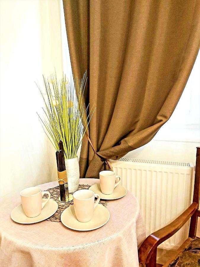 Nora Studio Apartman - Eger Apartment Luaran gambar