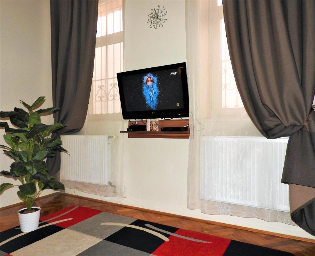 Nora Studio Apartman - Eger Apartment Luaran gambar
