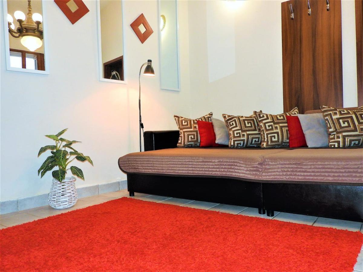 Nora Studio Apartman - Eger Apartment Luaran gambar